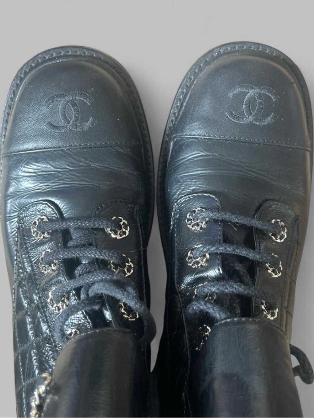 🖤CHANEL Black Quilted Leather Lace-Up Ankle Boots with Chain CC Accent - Picture 7 of 12